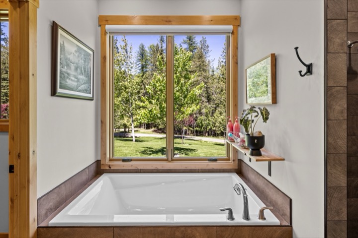 Bedroom and bathroom by Nicholson Construction