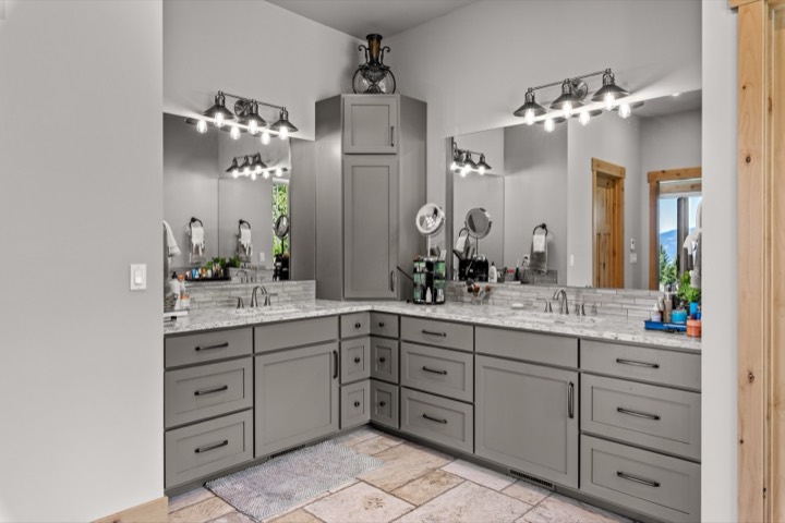 Bedroom and bathroom by Nicholson Construction
