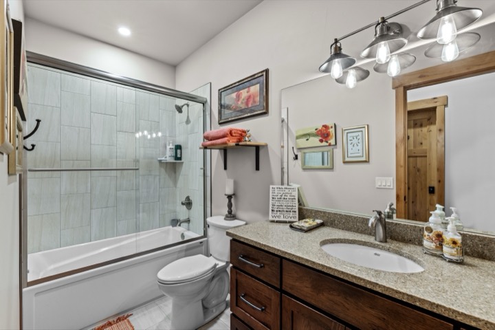 Bedroom and bathroom by Nicholson Construction