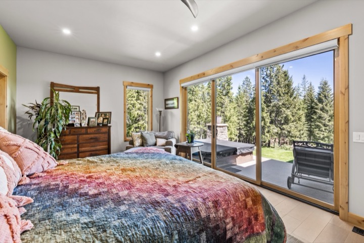 Bedroom and bathroom by Nicholson Construction