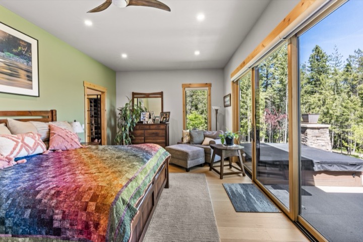 Bedroom and bathroom by Nicholson Construction