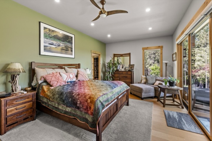 Bedroom and bathroom by Nicholson Construction