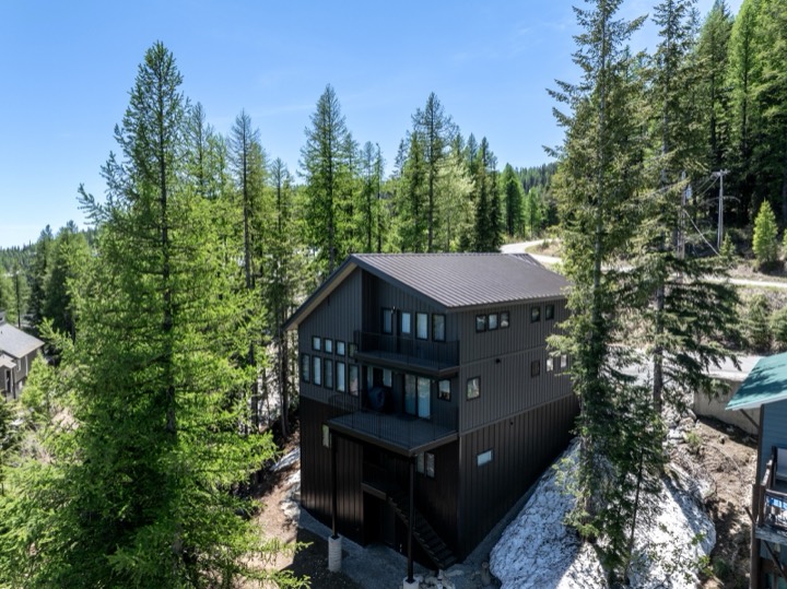 Custom home exterior in North Idaho by Nicholson Construction