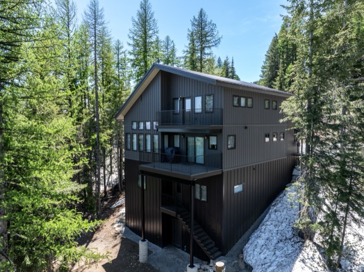 Custom home exterior in North Idaho by Nicholson Construction
